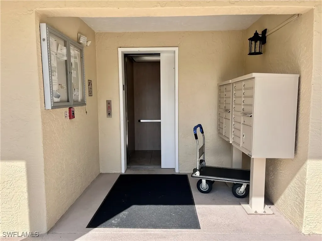 3685 Amberly Circle W Naples FL 34112