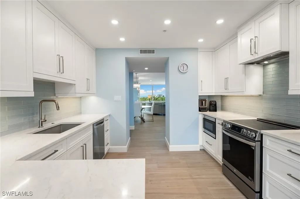 7515 Pelican Bay Boulevard Naples FL 34108