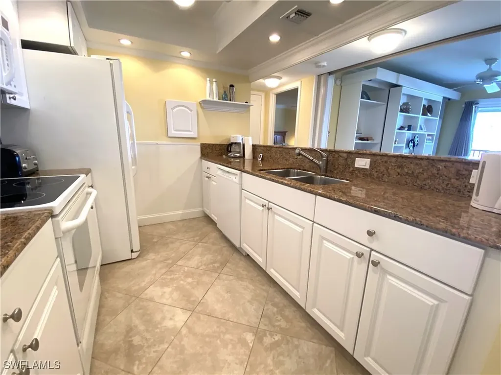 555 Park Shore Drive Naples FL 34103