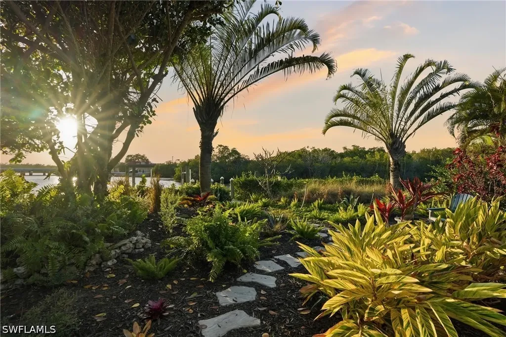 193 Cocohatchee Street Naples FL 34110