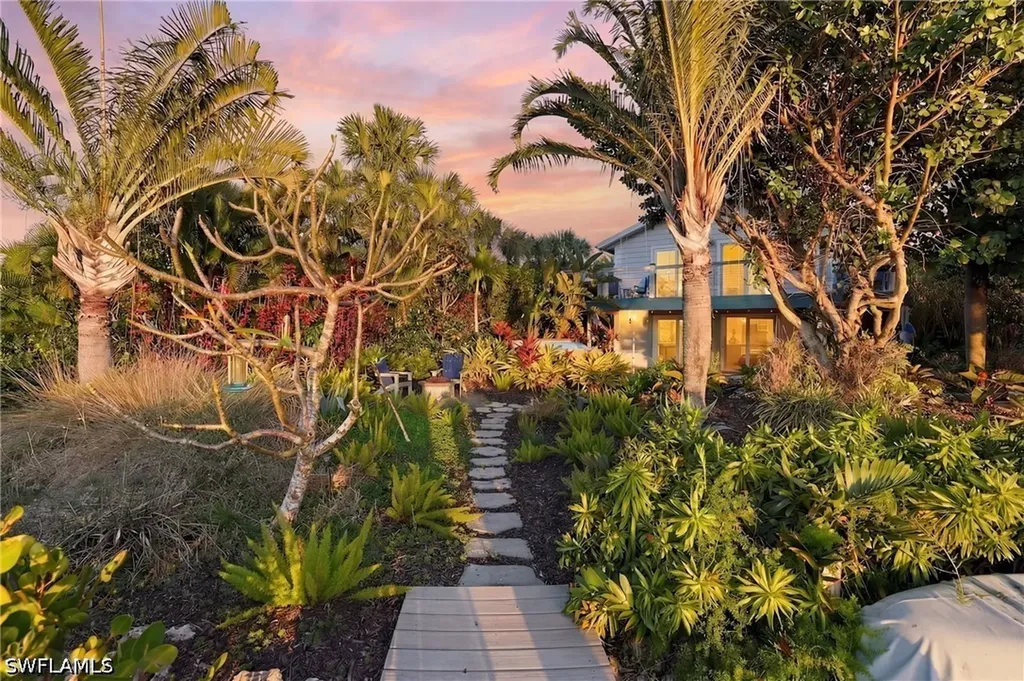 193 Cocohatchee Street Naples FL 34110