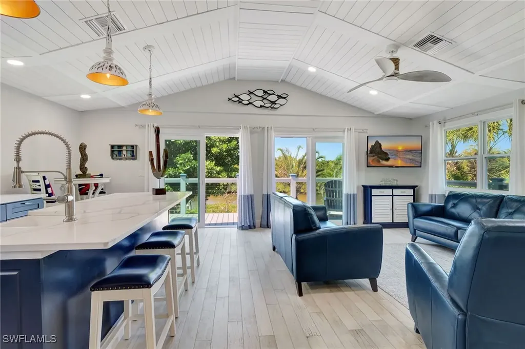 193 Cocohatchee Street Naples FL 34110