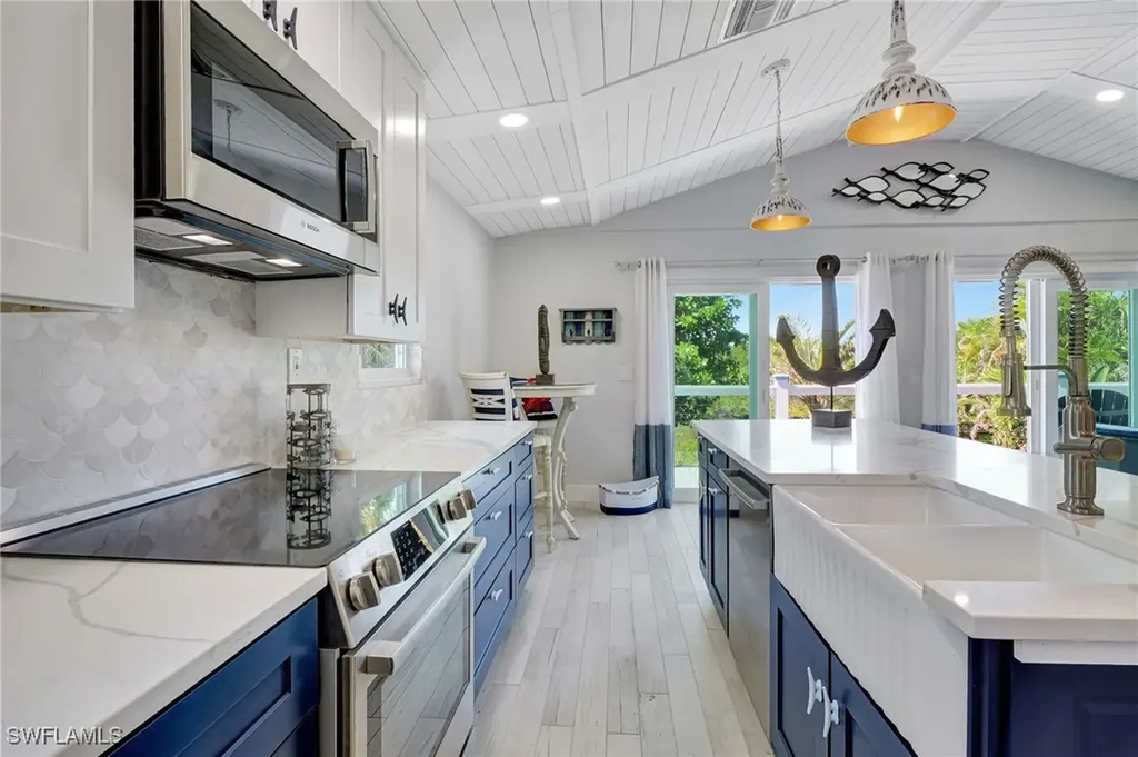 193 Cocohatchee Street Naples FL 34110