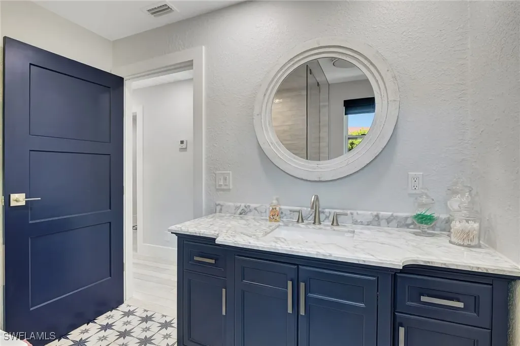 193 Cocohatchee Street Naples FL 34110
