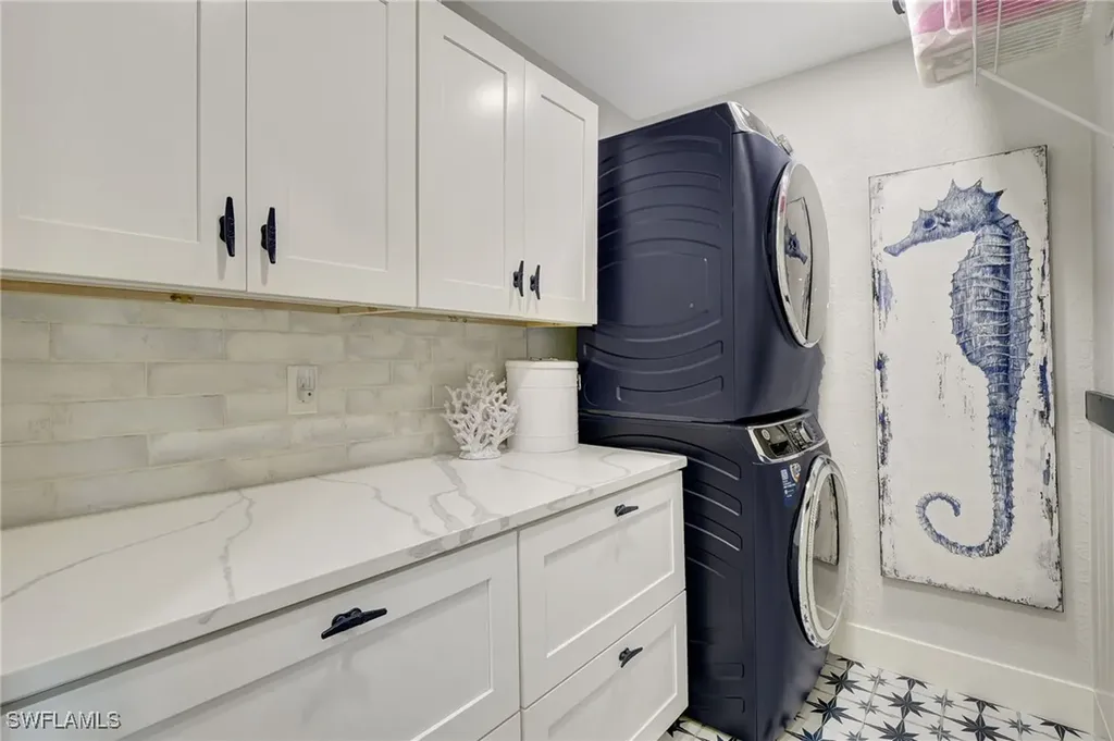 193 Cocohatchee Street Naples FL 34110
