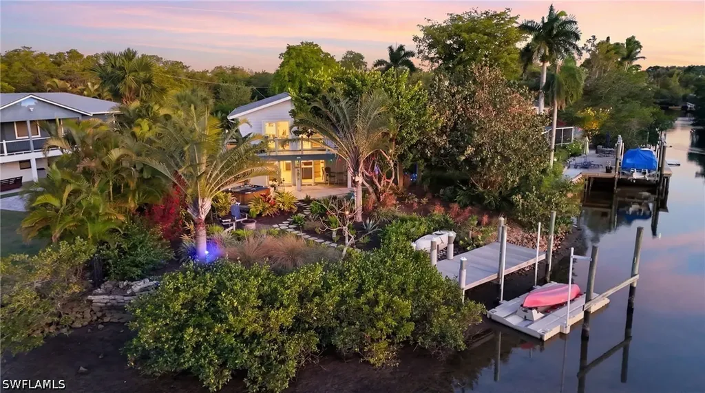 193 Cocohatchee Street Naples FL 34110