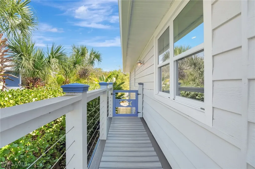 193 Cocohatchee Street Naples FL 34110