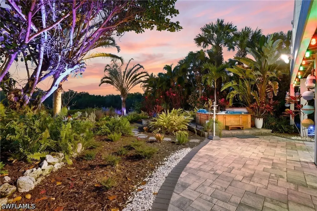 193 Cocohatchee Street Naples FL 34110