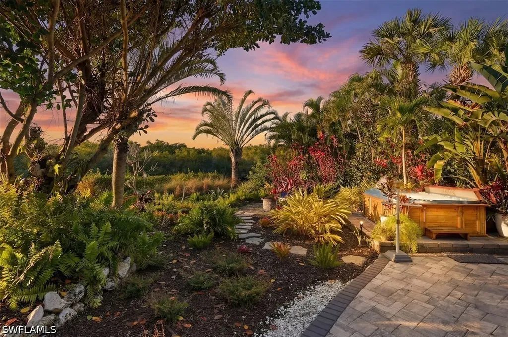 193 Cocohatchee Street Naples FL 34110