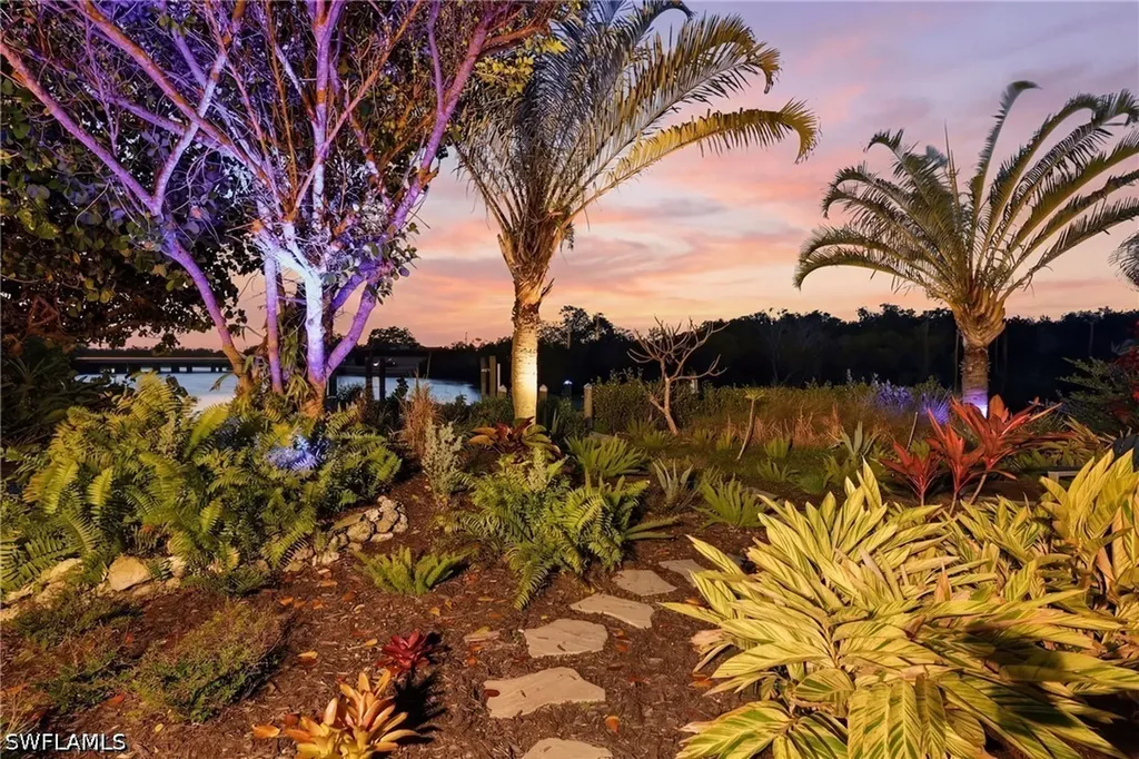 193 Cocohatchee Street Naples FL 34110