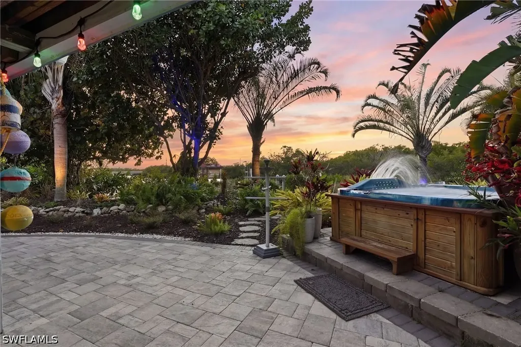 193 Cocohatchee Street Naples FL 34110