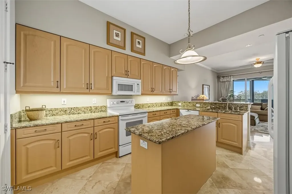 560 El Camino Real Naples FL 34119