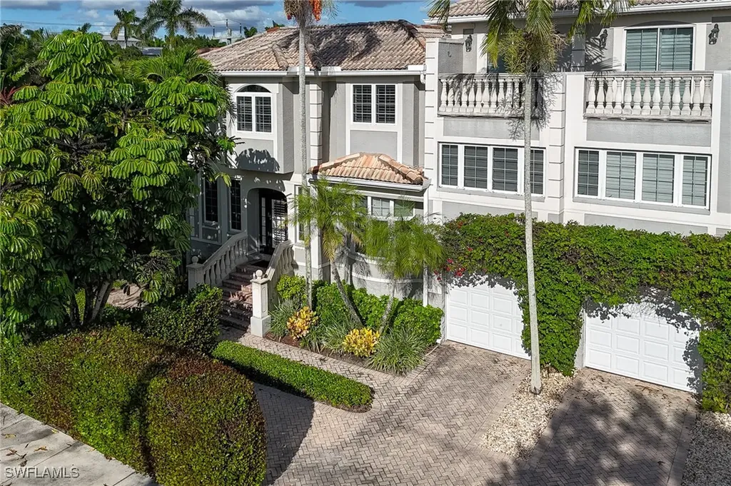 991 8th Street S Naples FL 34102