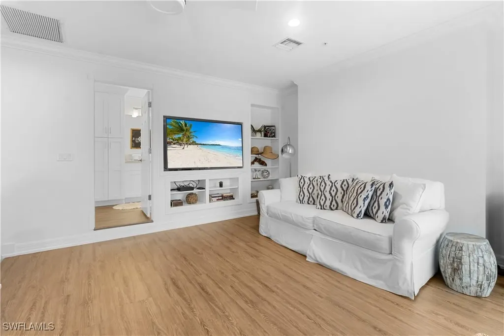 991 8th Street S Naples FL 34102