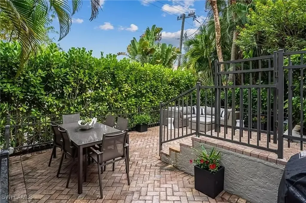 991 8th Street S Naples FL 34102