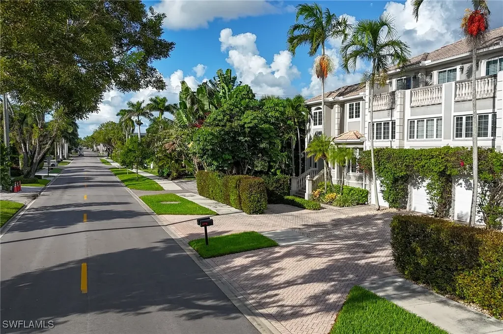 991 8th Street S Naples FL 34102
