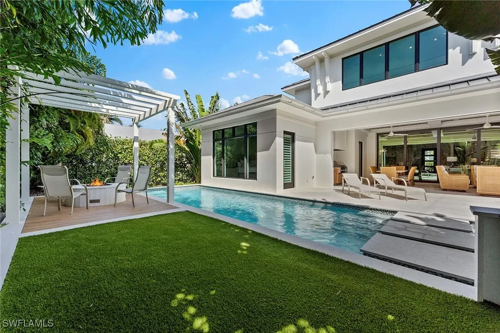 644 W Lake Drive Naples FL 34102