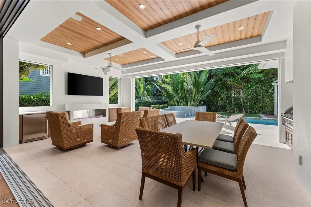 644 W Lake Drive Naples FL 34102