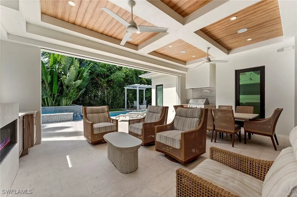 644 W Lake Drive Naples FL 34102