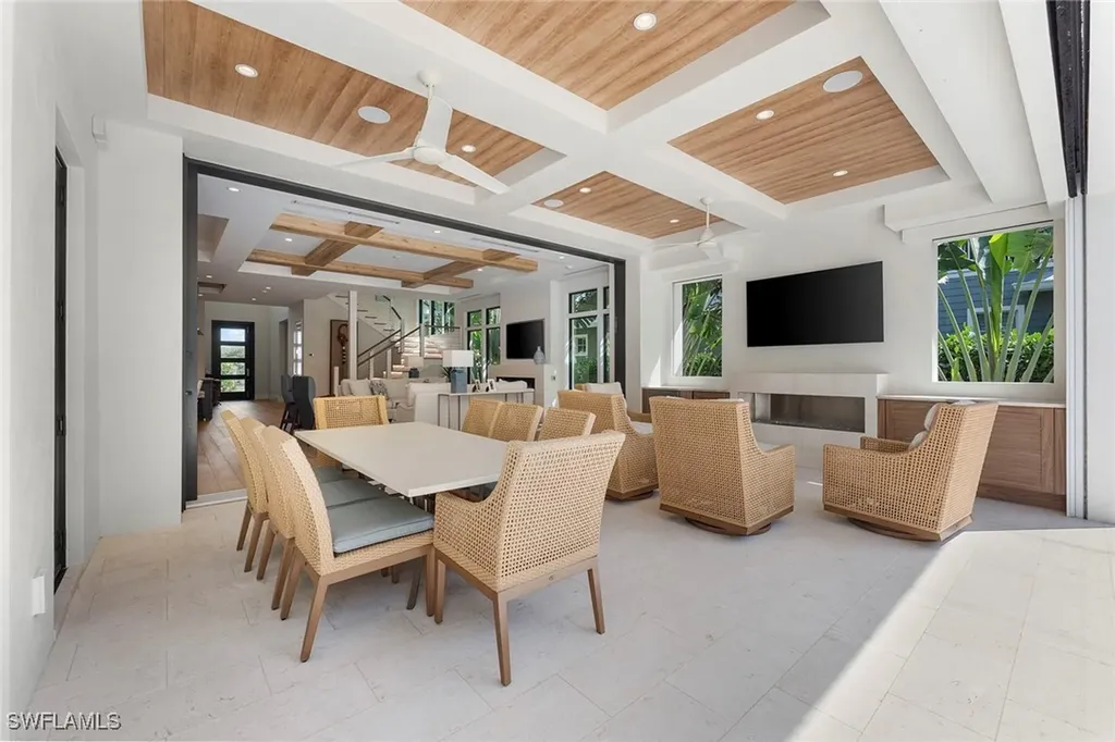 644 W Lake Drive Naples FL 34102