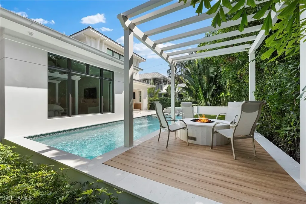 644 W Lake Drive Naples FL 34102