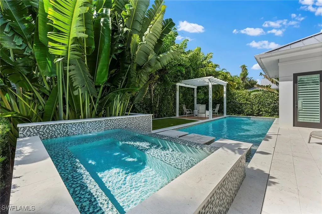 644 W Lake Drive Naples FL 34102