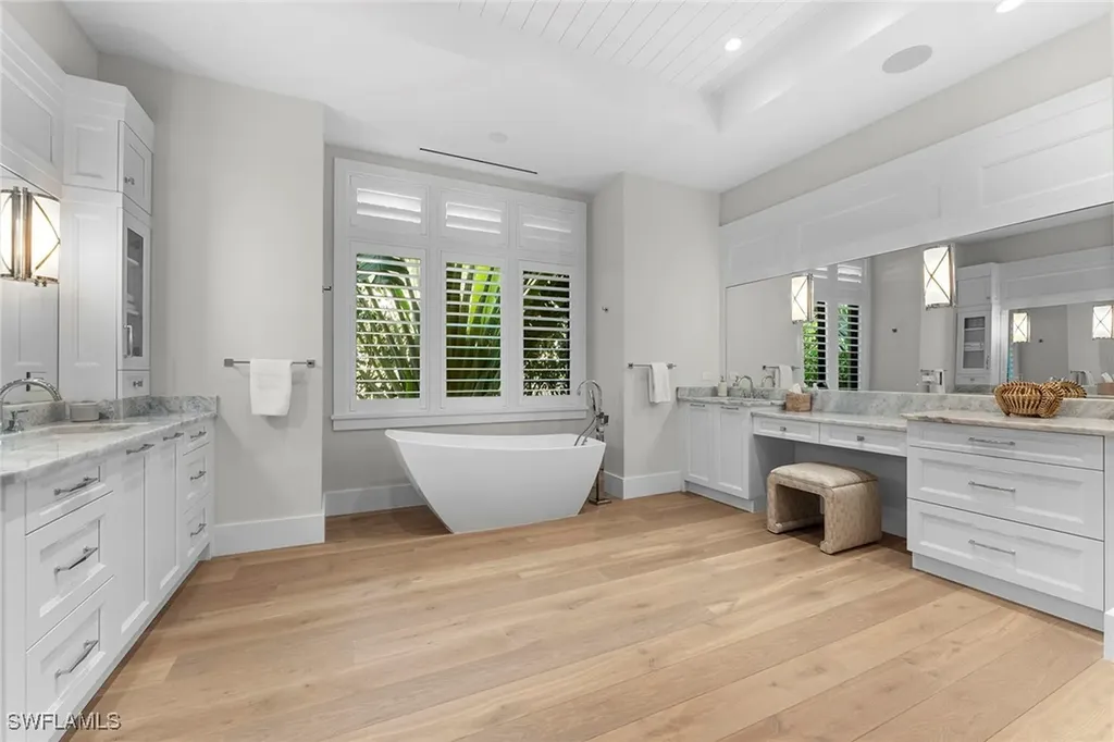 644 W Lake Drive Naples FL 34102
