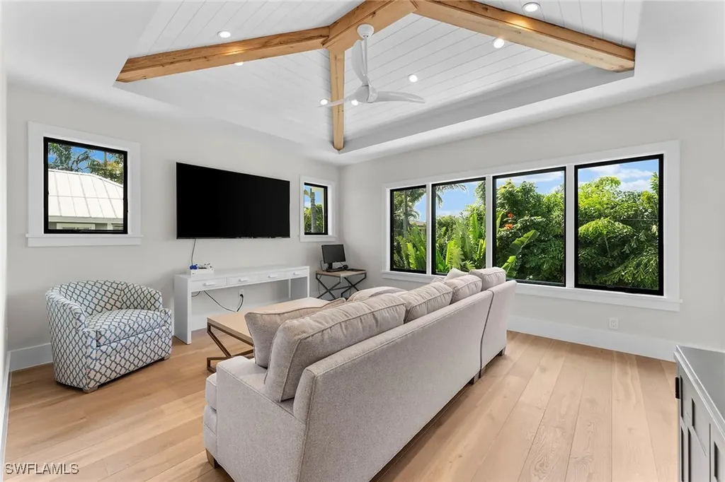 644 W Lake Drive Naples FL 34102
