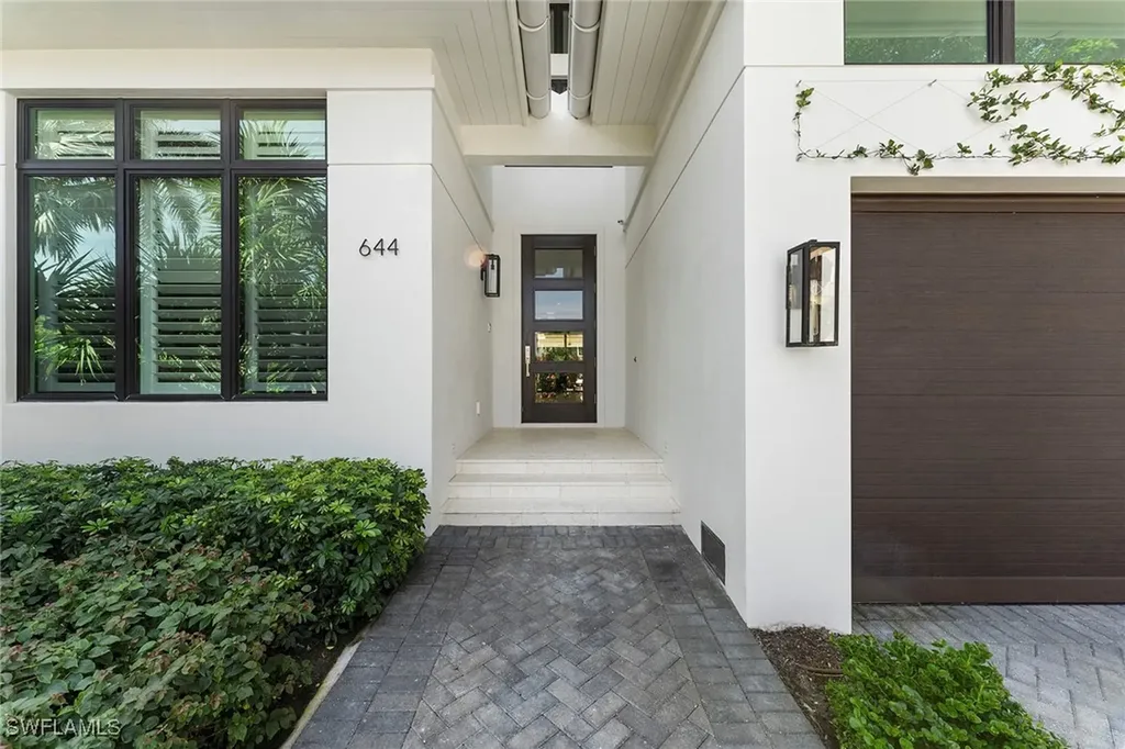 644 W Lake Drive Naples FL 34102