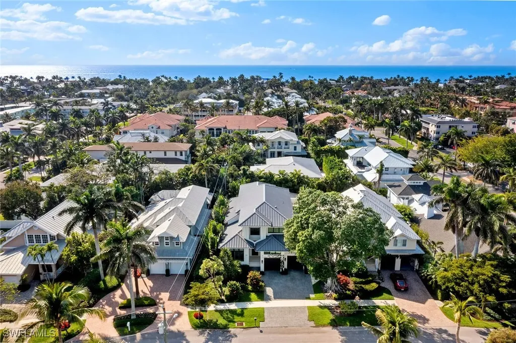 644 W Lake Drive Naples FL 34102