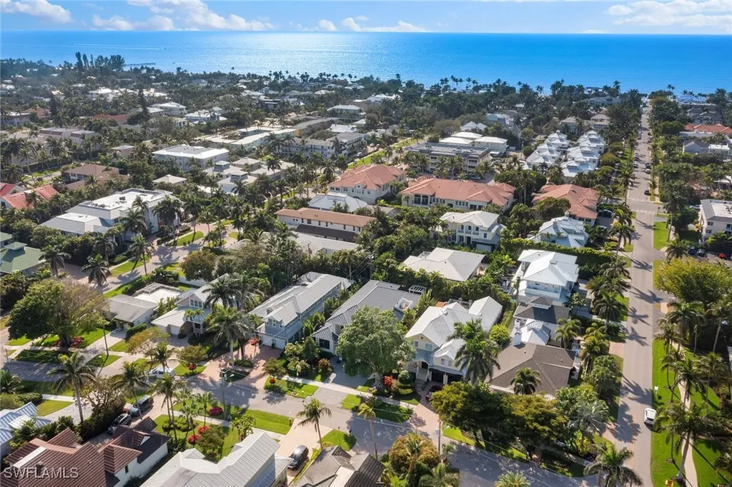 644 W Lake Drive Naples FL 34102
