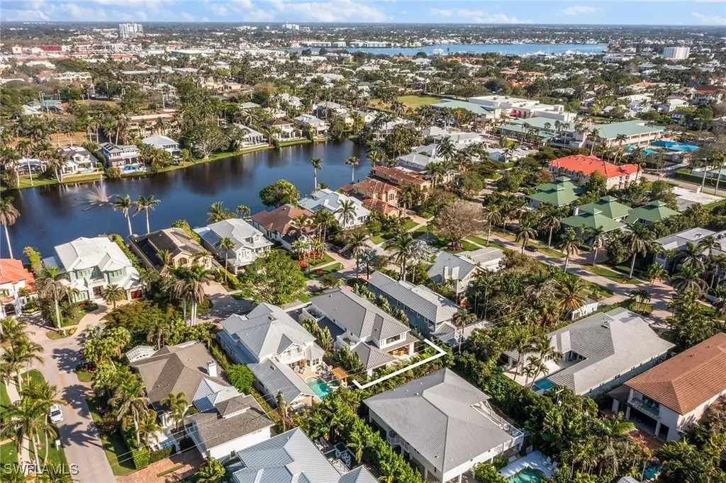 644 W Lake Drive Naples FL 34102