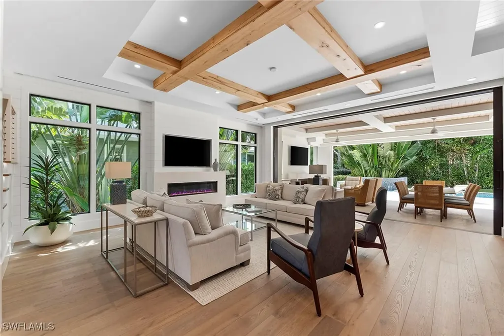 644 W Lake Drive Naples FL 34102