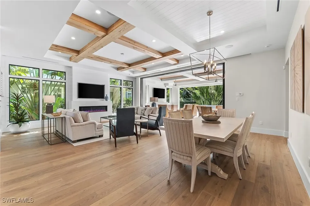 644 W Lake Drive Naples FL 34102
