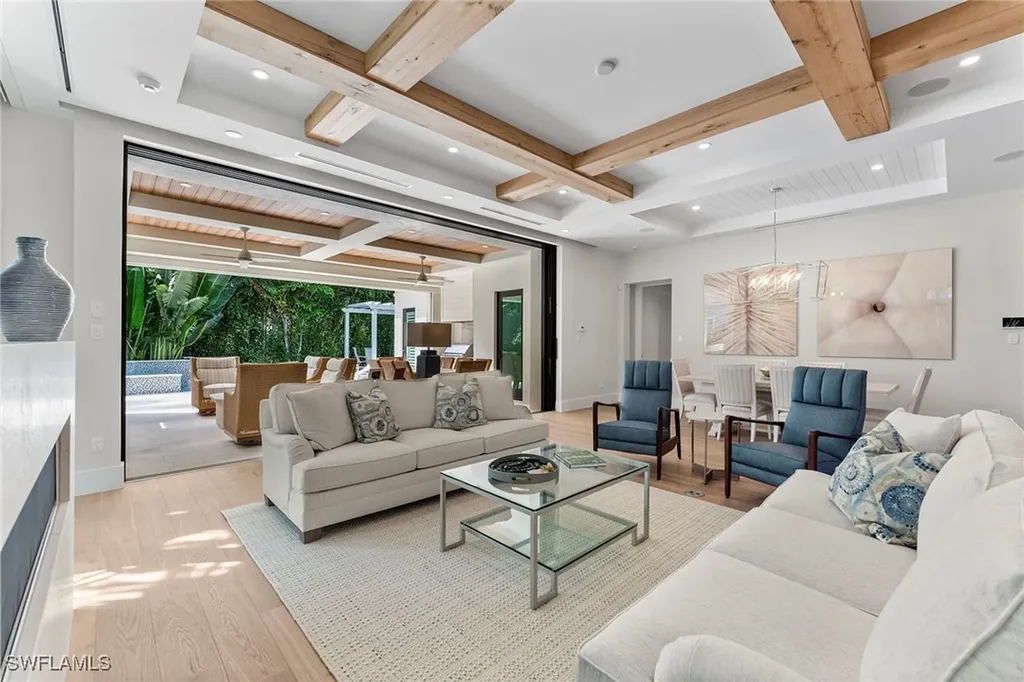 644 W Lake Drive Naples FL 34102