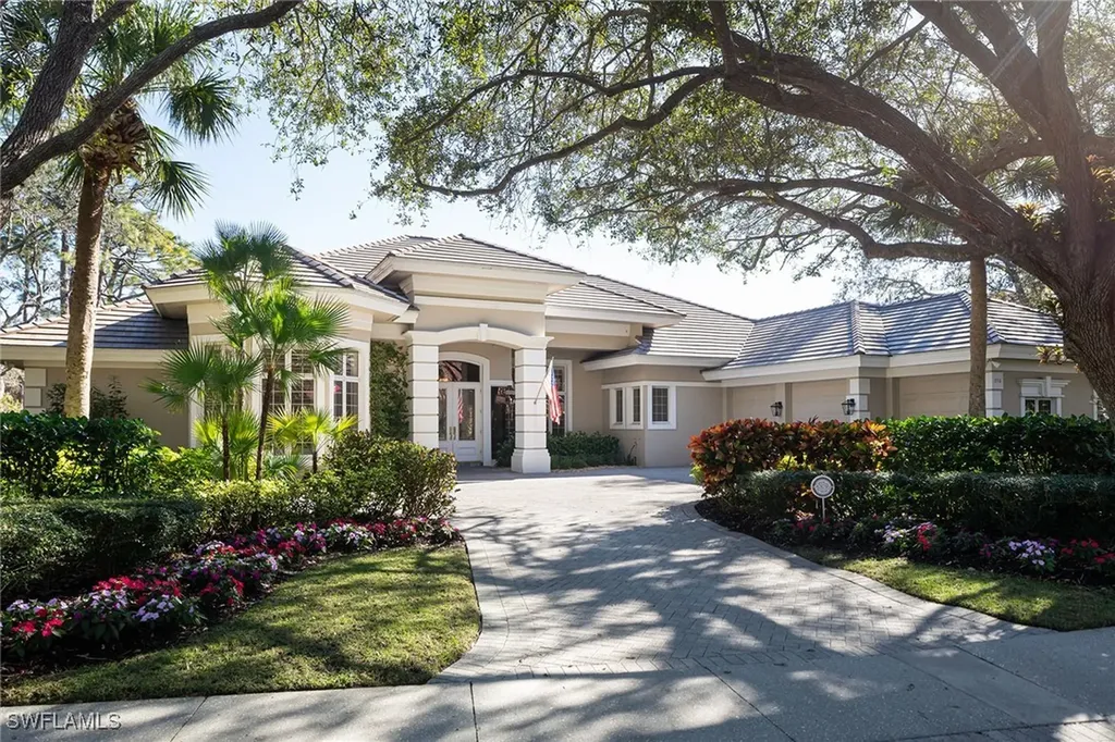 896 Barcarmil Way Naples FL 34110