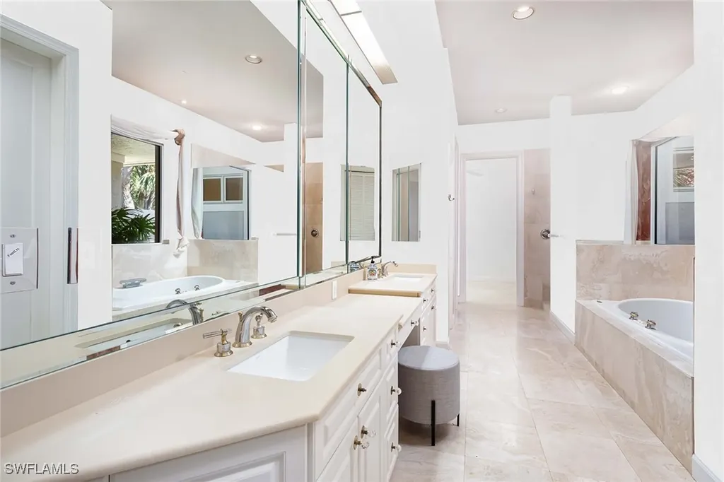 896 Barcarmil Way Naples FL 34110
