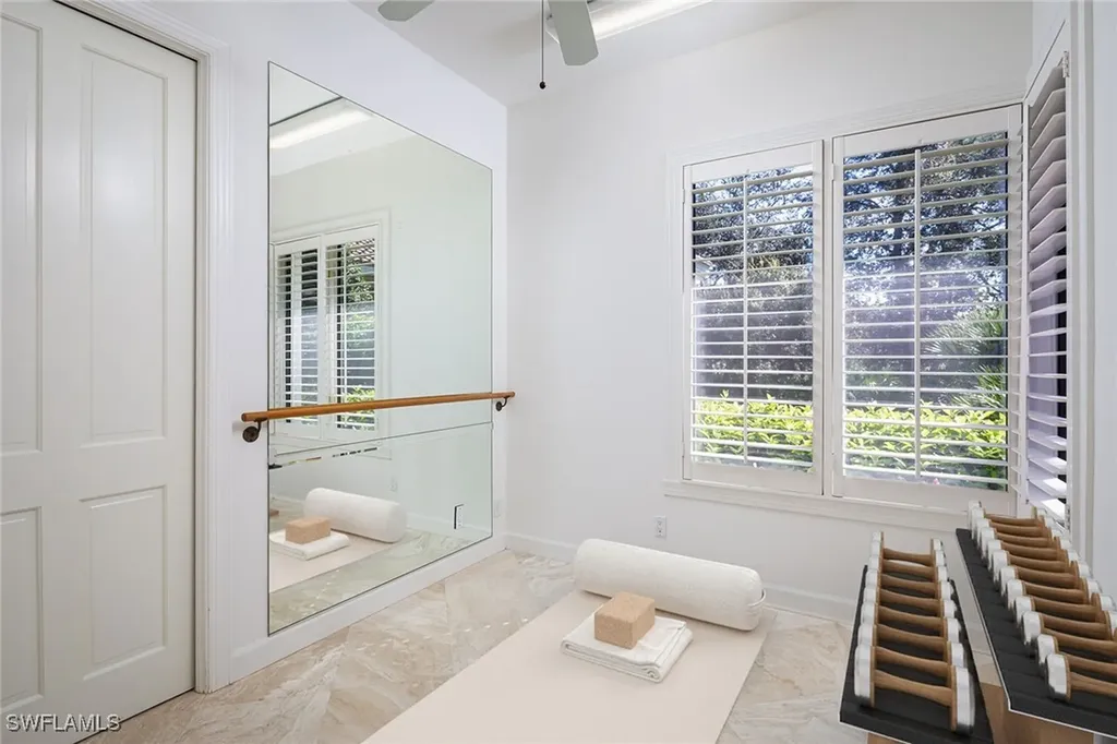 896 Barcarmil Way Naples FL 34110