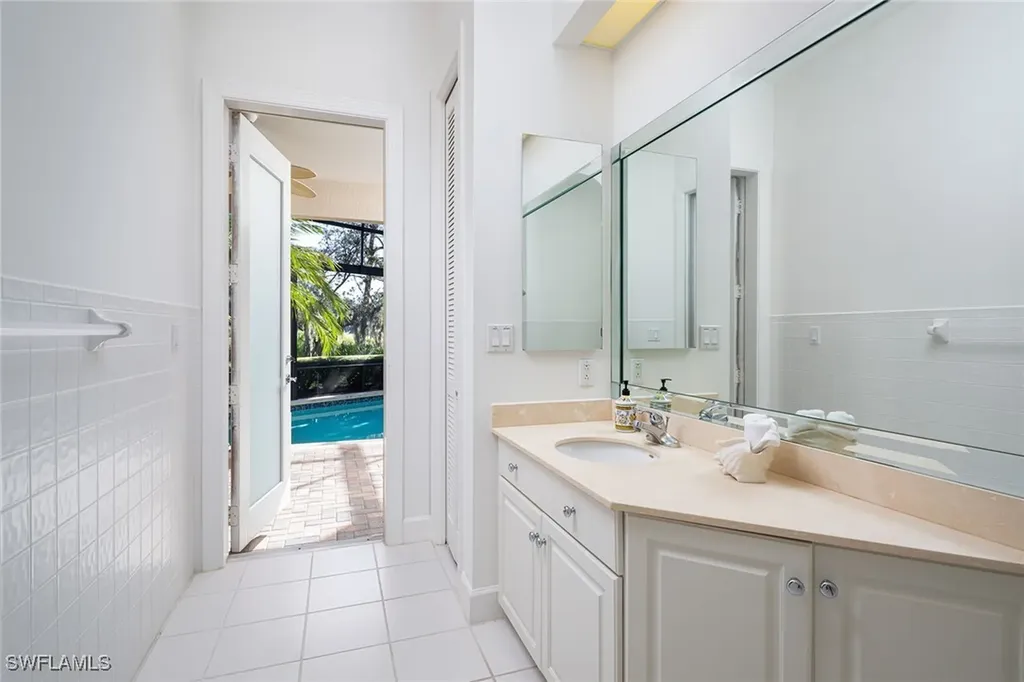 896 Barcarmil Way Naples FL 34110