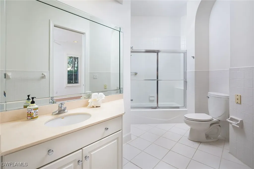 896 Barcarmil Way Naples FL 34110