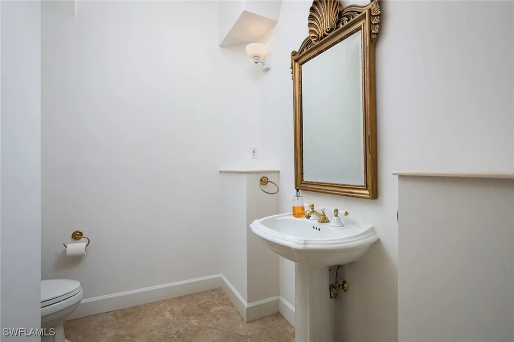 896 Barcarmil Way Naples FL 34110
