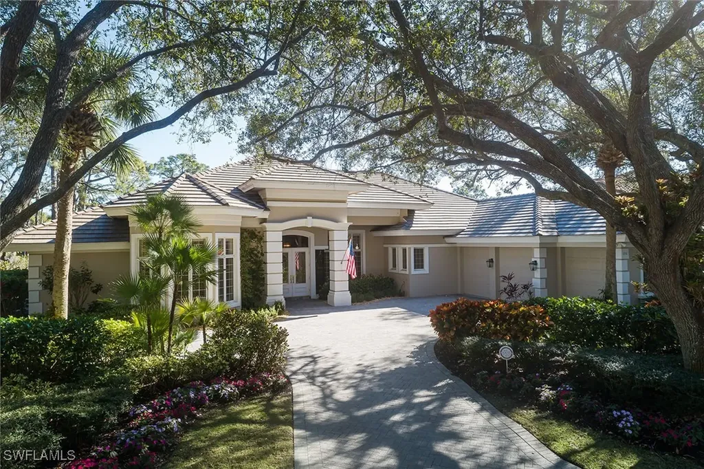 896 Barcarmil Way Naples FL 34110