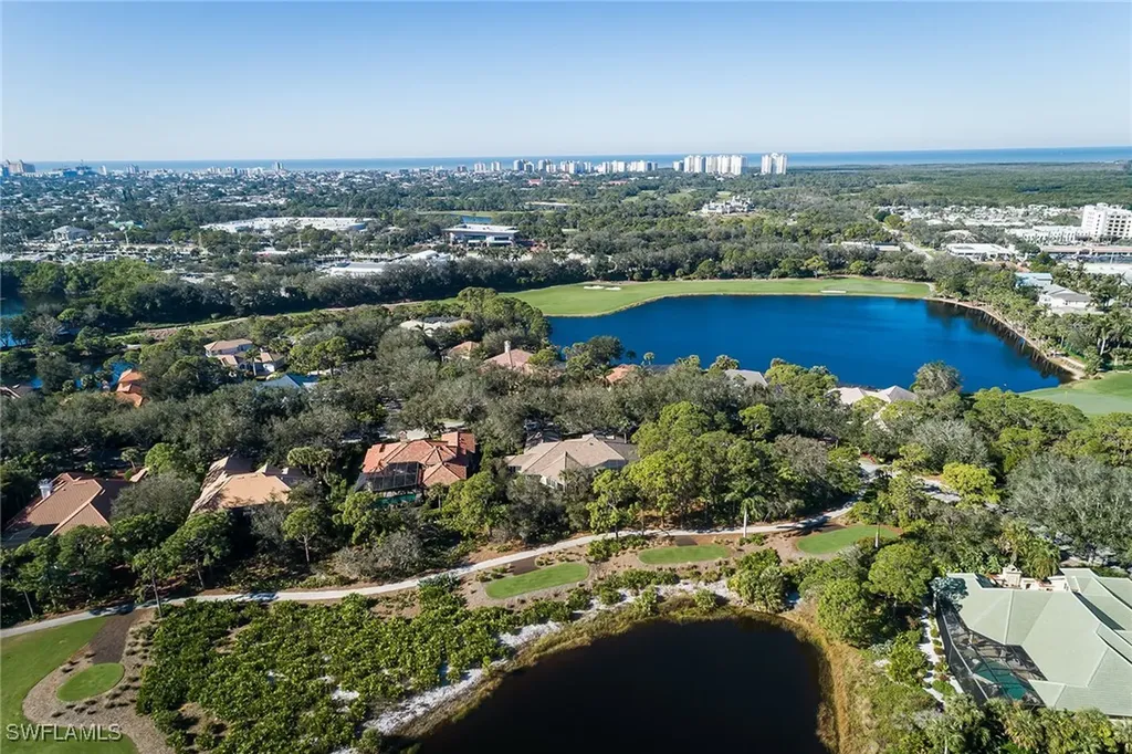 896 Barcarmil Way Naples FL 34110