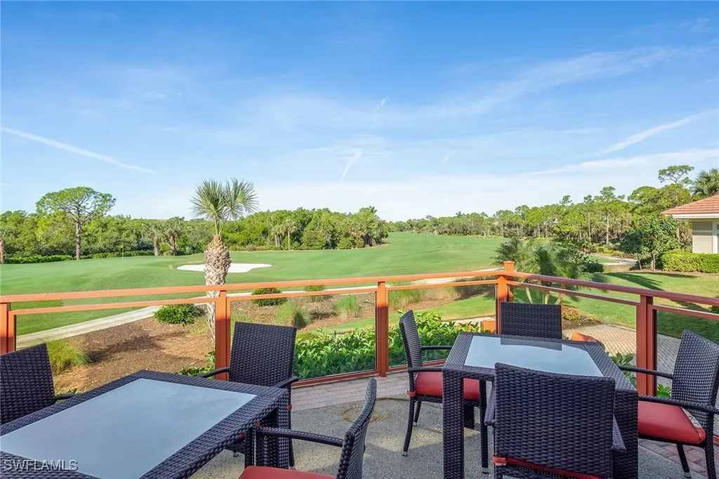 896 Barcarmil Way Naples FL 34110