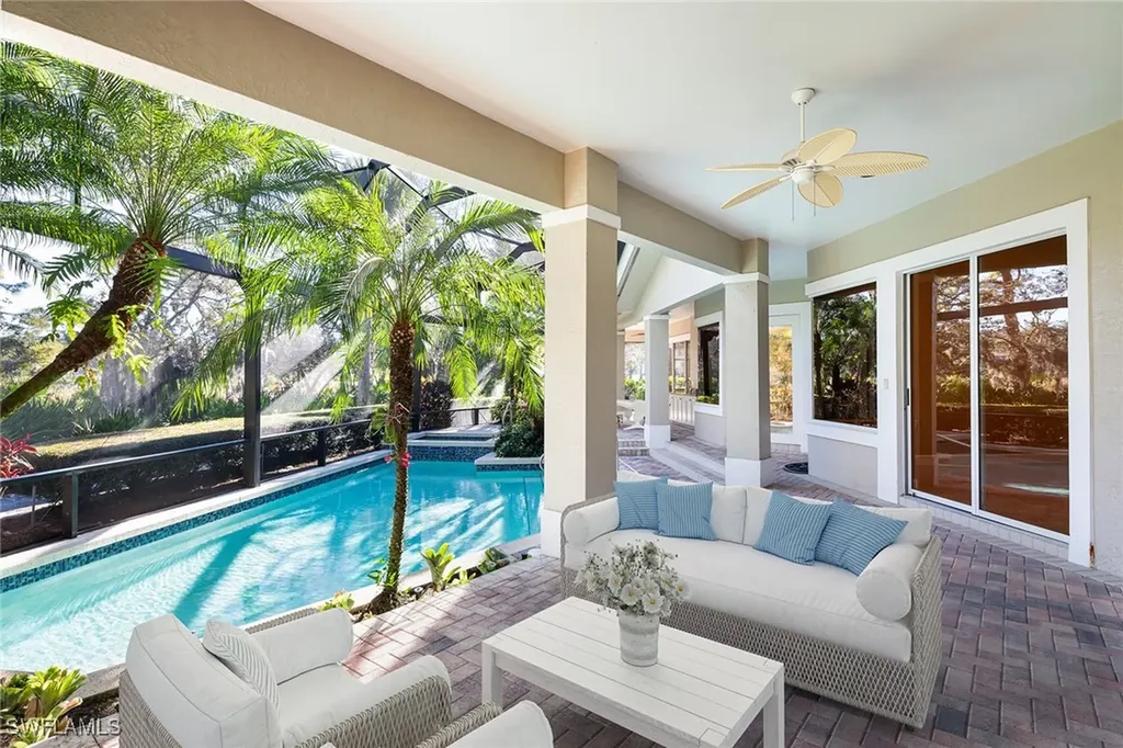 896 Barcarmil Way Naples FL 34110