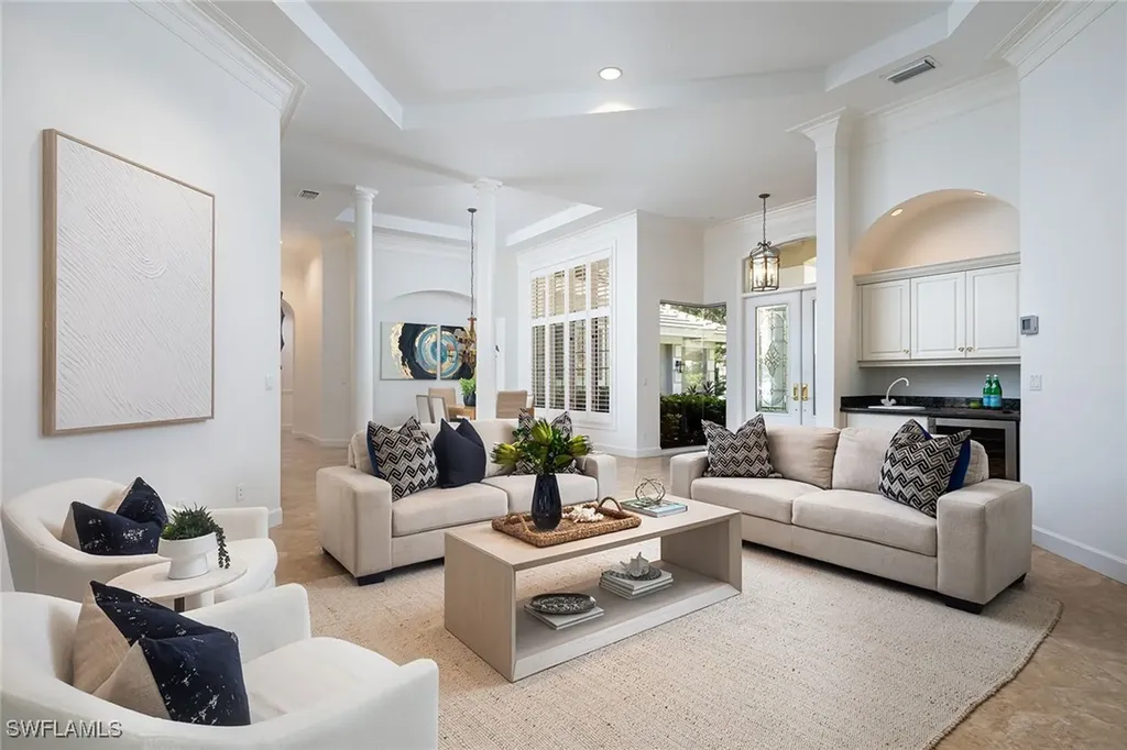 896 Barcarmil Way Naples FL 34110