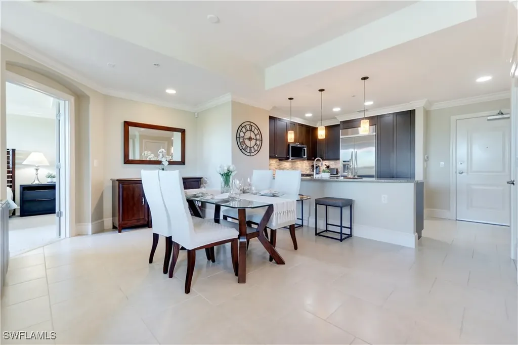 9115 Strada Place Naples FL 34108