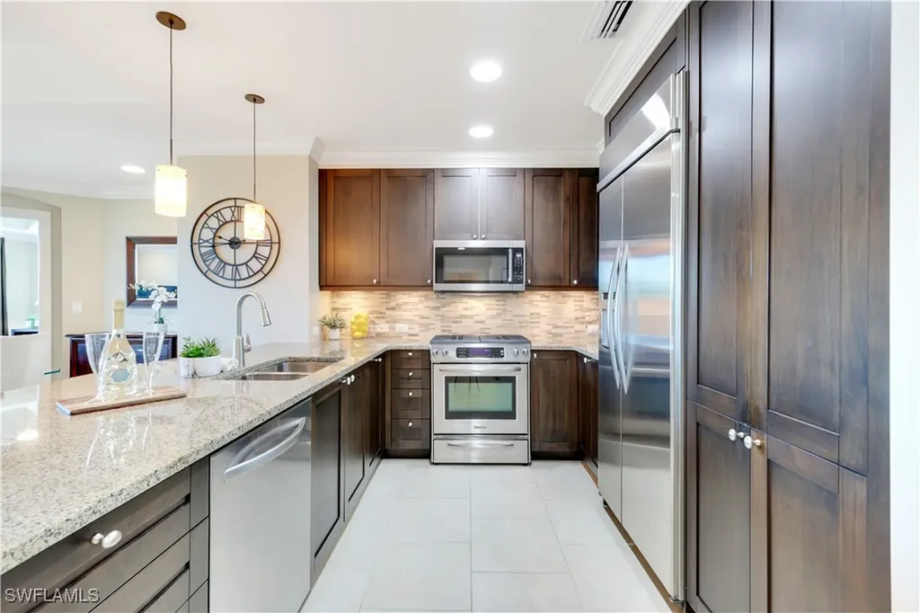 9115 Strada Place Naples FL 34108