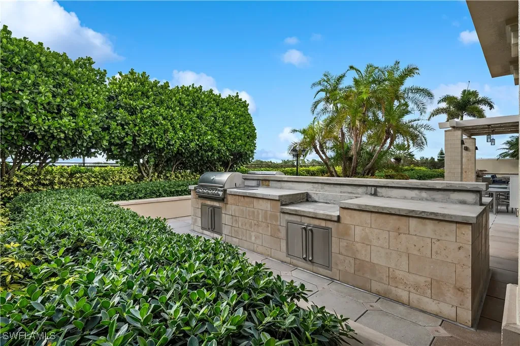 9115 Strada Place Naples FL 34108