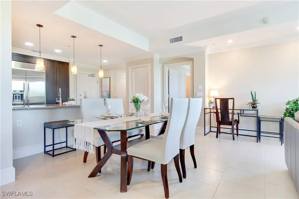 9115 Strada Place Naples FL 34108